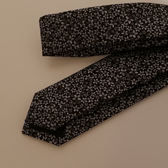 Express men black and silver flower print tie - Picture 5 of 6